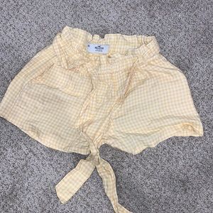 Rayon Hollister shorts. Yellow, XS. Only worn twice! Cute but not my style.